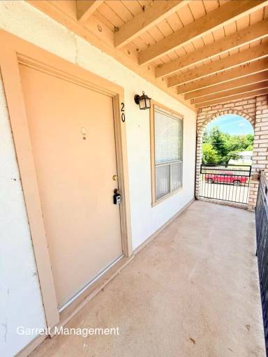 Main picture of 601 S Ridge St