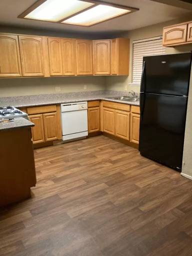 Main picture of 32 W 7th St
