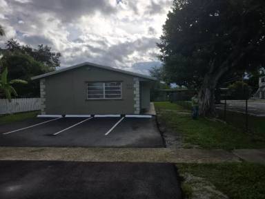 Main picture of 305 N 61st Ave