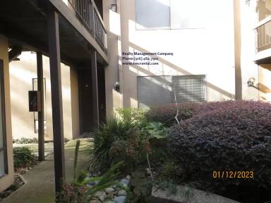 Main picture of 734 Woodside Ln E
