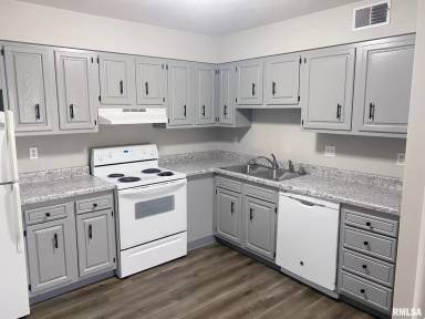 Main picture of 524 S Sweetbriar Dr