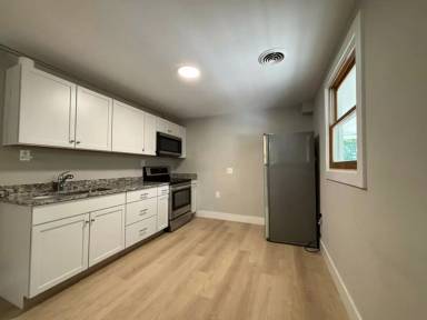 Main picture of 1021 Sharpe Ave