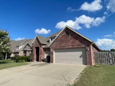 Main picture of 3895 Baltic St