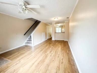 Main picture of 16 Canterbury Ct