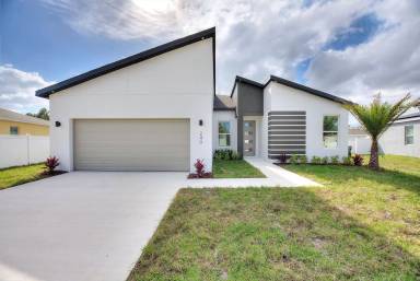 Main picture of 240 Begonia Pl