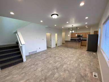 Main picture of 393 W 200 N