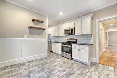 Main picture of 645 Washington St