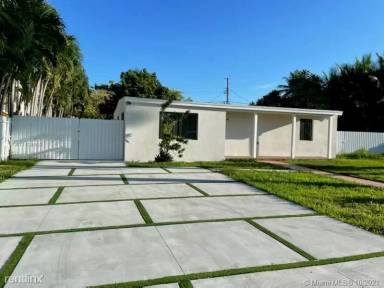 Main picture of 9941 SW 48th St