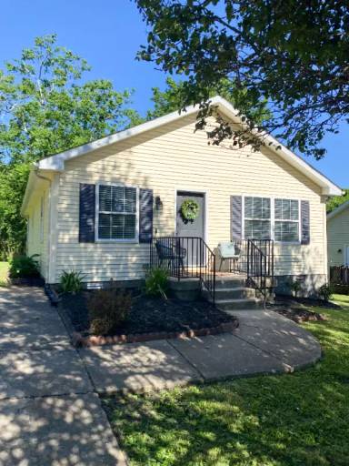 Main picture of 252 Chestnut Ln