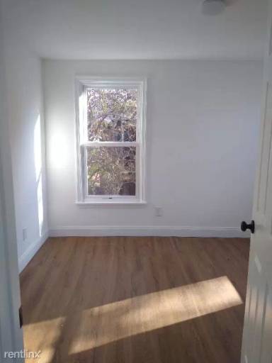 Main picture of 245 N 10th St