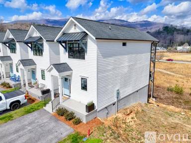 Main picture of 51 Cottonwood St