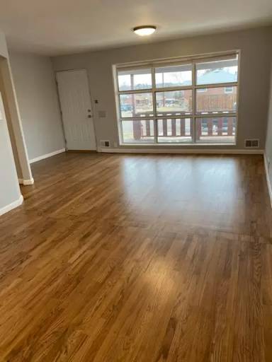 Main picture of 220 E 104th Pl