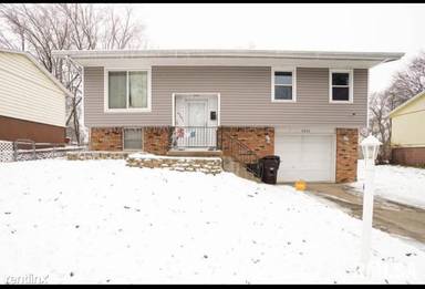 Main picture of 6201 N Devonshire Dr