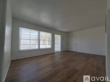 Main picture of 1104 S Norton Ave