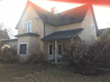 Main picture of 816 E Grand Ave