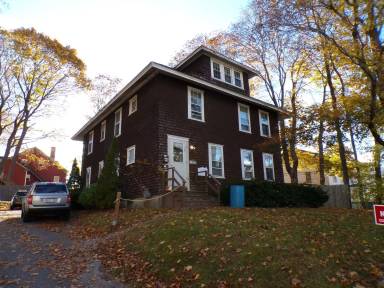Main picture of 19 Oak St