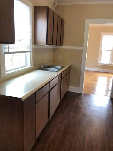 Main picture of 1602 Latham St