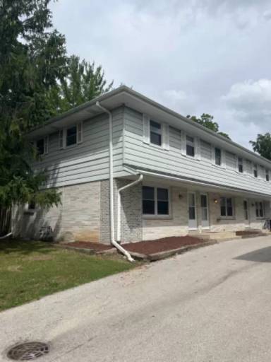 Main picture of 8104 W Howard Ave