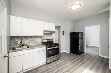 Main picture of 540 N Grove St