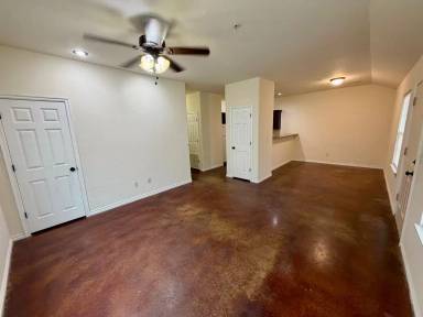 Main picture of 1519 W London St