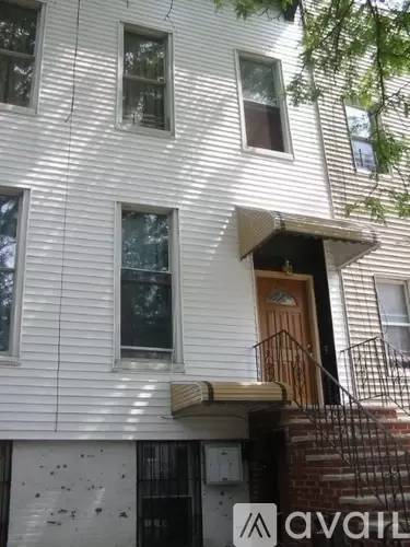 Main picture of 70 Weirfield St