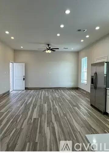 Main picture of 4000 Juno Dr