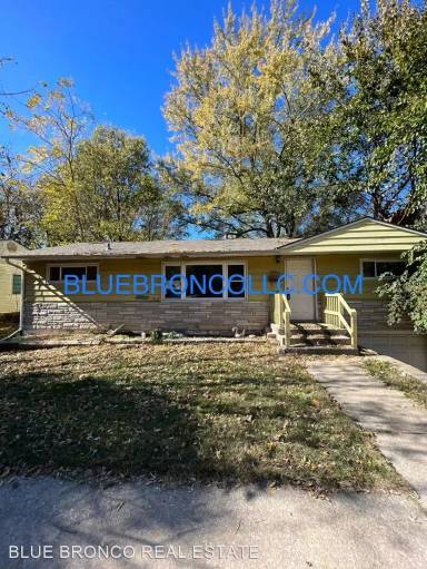 Main picture of 10802 Cambridge Ave