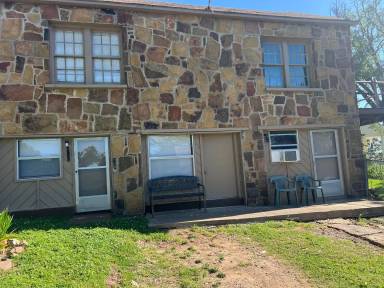 Main picture of 502 W Shawnee St