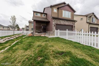 Main picture of 446 E Penney Ave