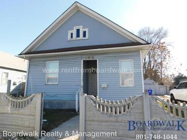 Main picture of 166 E Claybourne Ave