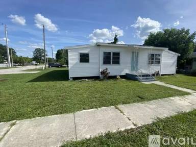 Main picture of 2072 Maple Ave