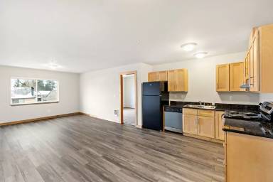 Main picture of 901 E 72nd St