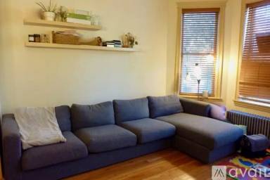 Main picture of 3019 W Belden Ave