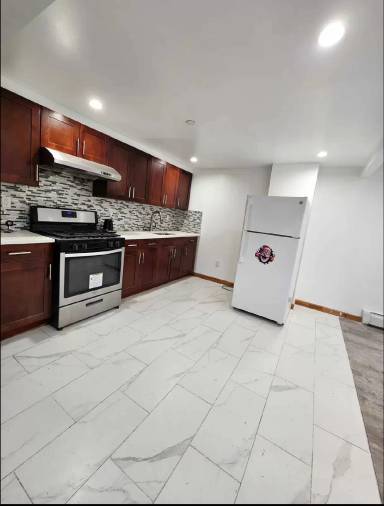 Main picture of 92 48th Ave
