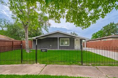 Main picture of 2226 Rainbow Dr