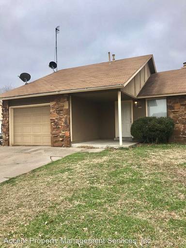 Main picture of 1030 N Oak Ct