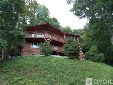 Main picture of 104 Greenwood Ln
