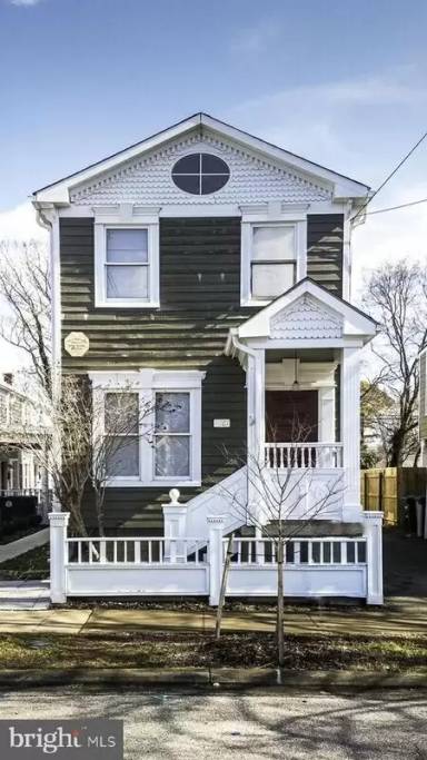 Main picture of 1407 Charles St