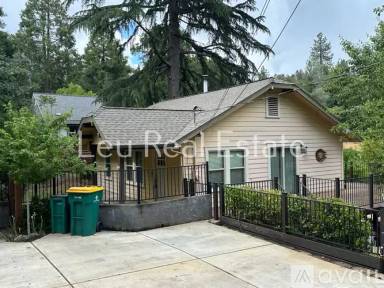 Main picture of 920 Hillcrest St