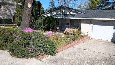 Main picture of 194 Wedgewood Ave
