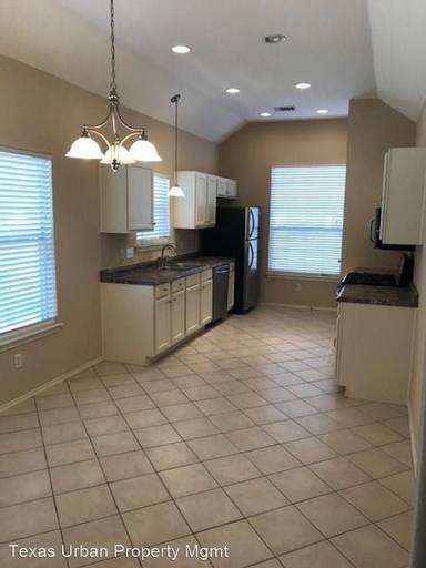 Main picture of 2839 Southampton Way