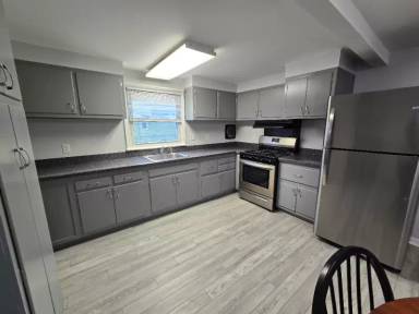 Main picture of 935 York St