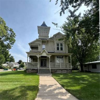 Main picture of 1501 State St