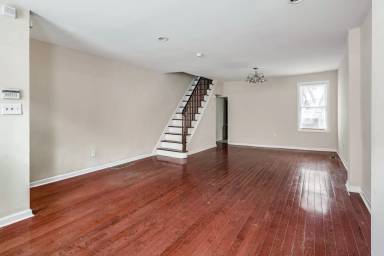 Main picture of 1923 Carpenter St