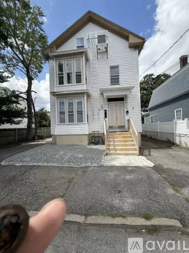 Main picture of 143 S Clarendon St