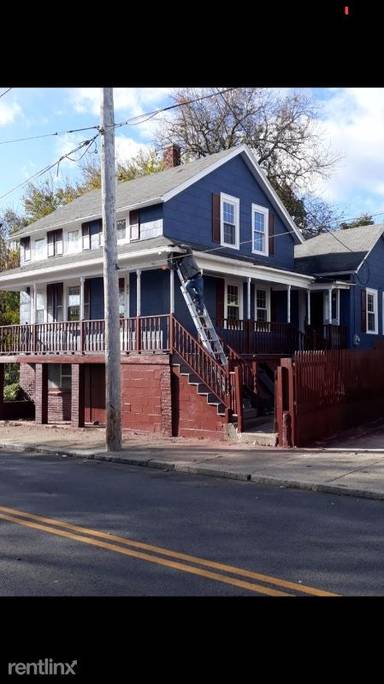 Main picture of 249 Pleasant St