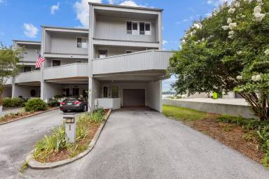 Main picture of 1 Batts Hill Rd