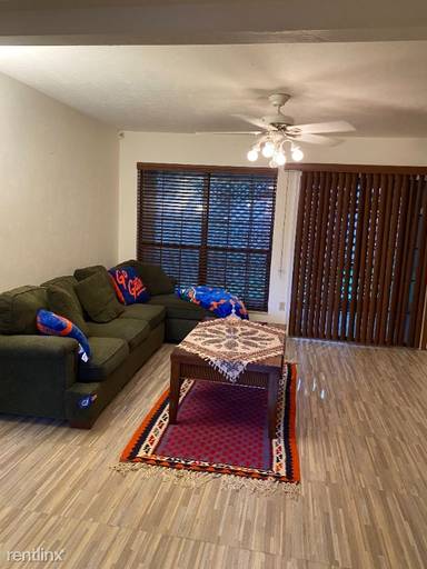 Main picture of 817 SW 58th Ter