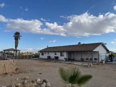 Main picture of 16480 Kayuga St