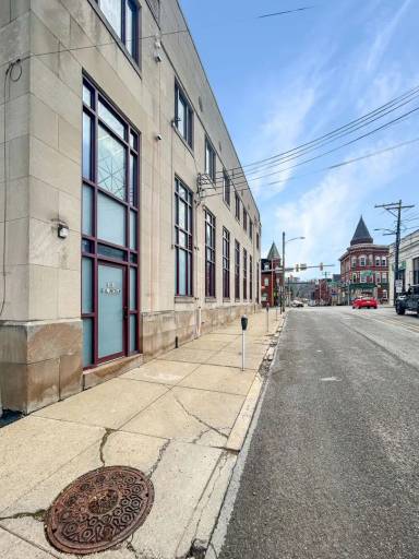 Main picture of 101 E Lincoln Ave